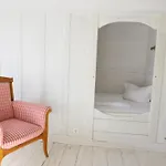 Gemuetliche Friesenhaushaelfte Unter Reet Ueber 3 Etagen Mit Ca. 90 Qm.