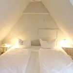 Gemuetliche Friesenhaushaelfte Unter Reet Ueber 3 Etagen Mit Ca. 90 Qm.