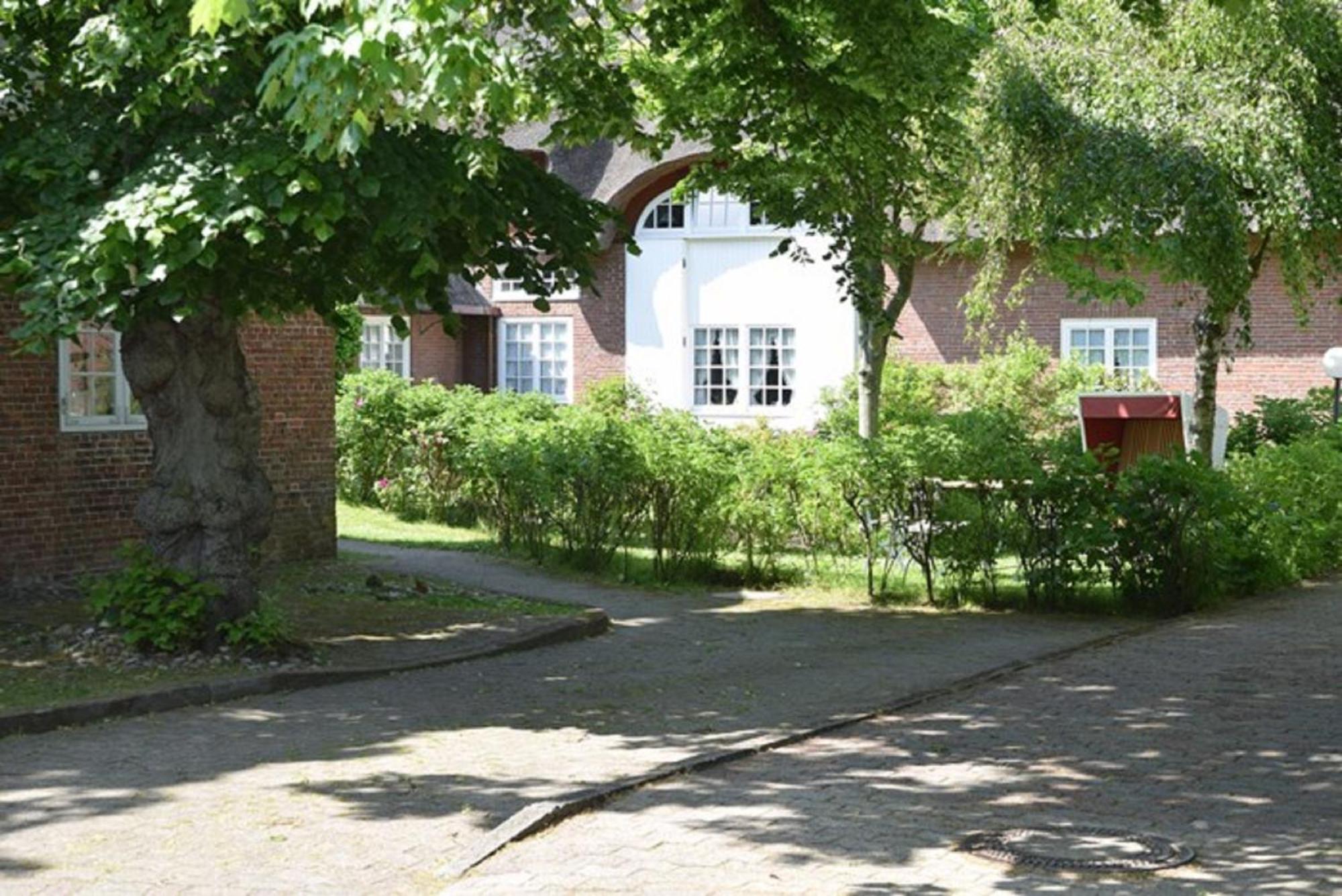 Gemuetliche Friesenhaushaelfte Unter Reet Ueber 3 Etagen Mit Ca. 90 Qm. Westerland