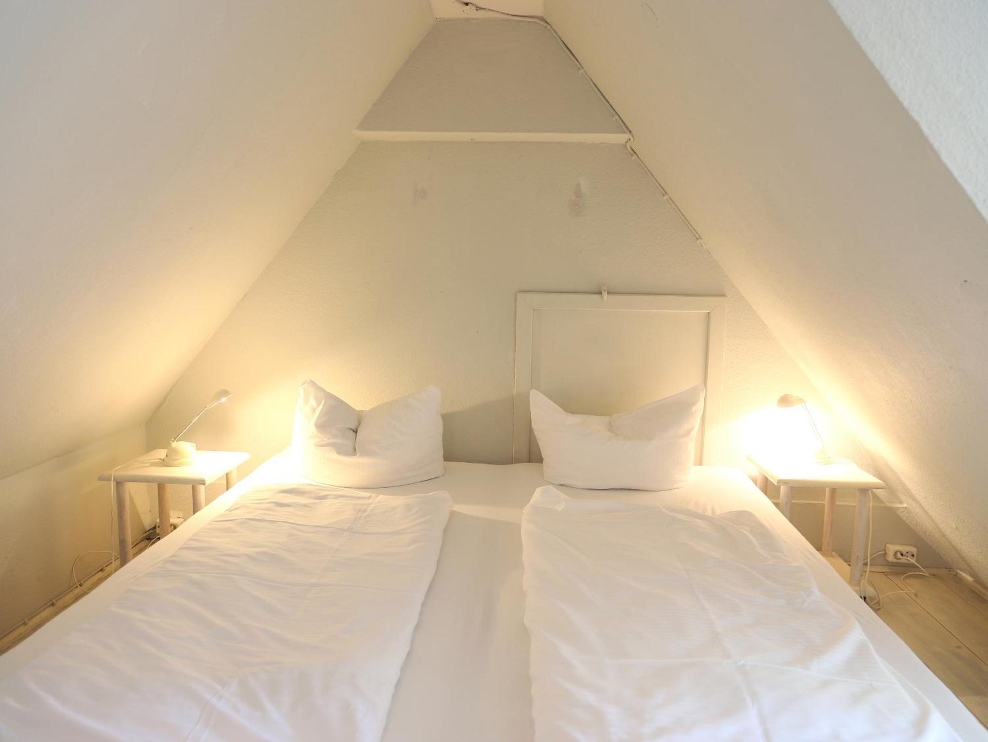 Gemuetliche Friesenhaushaelfte Unter Reet Ueber 3 Etagen Mit Ca. 90 Qm. Westerland