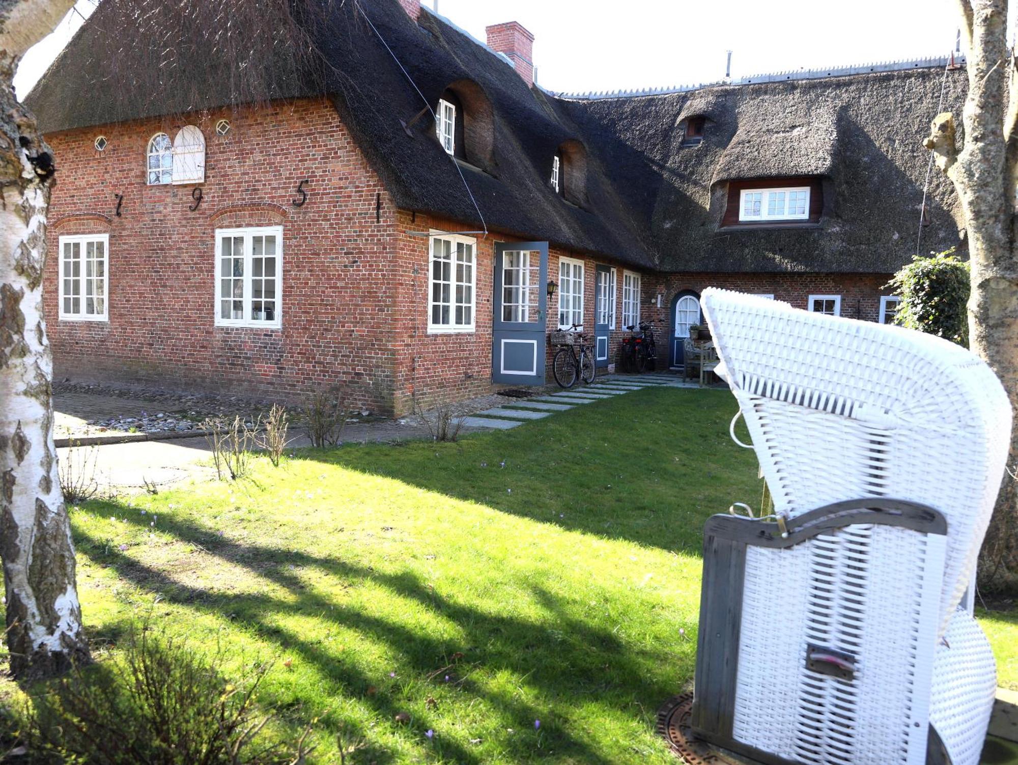 Ferienhaus Gemütliche Friesenhaushälfte Unter Reet über 3 Etagen Mit Ca. 90 Qm. Westerland