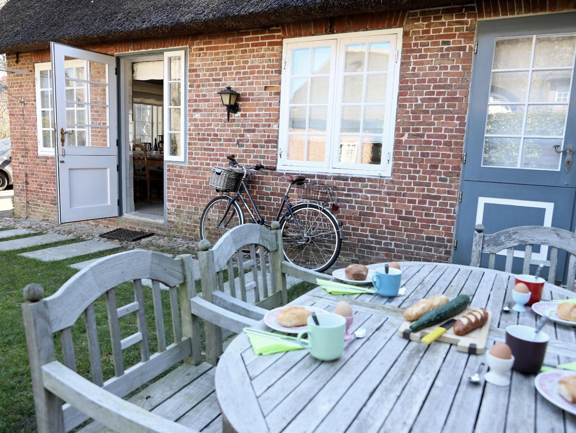 Ferienhaus Gemütliche Friesenhaushälfte Unter Reet über 3 Etagen Mit Ca. 90 Qm.