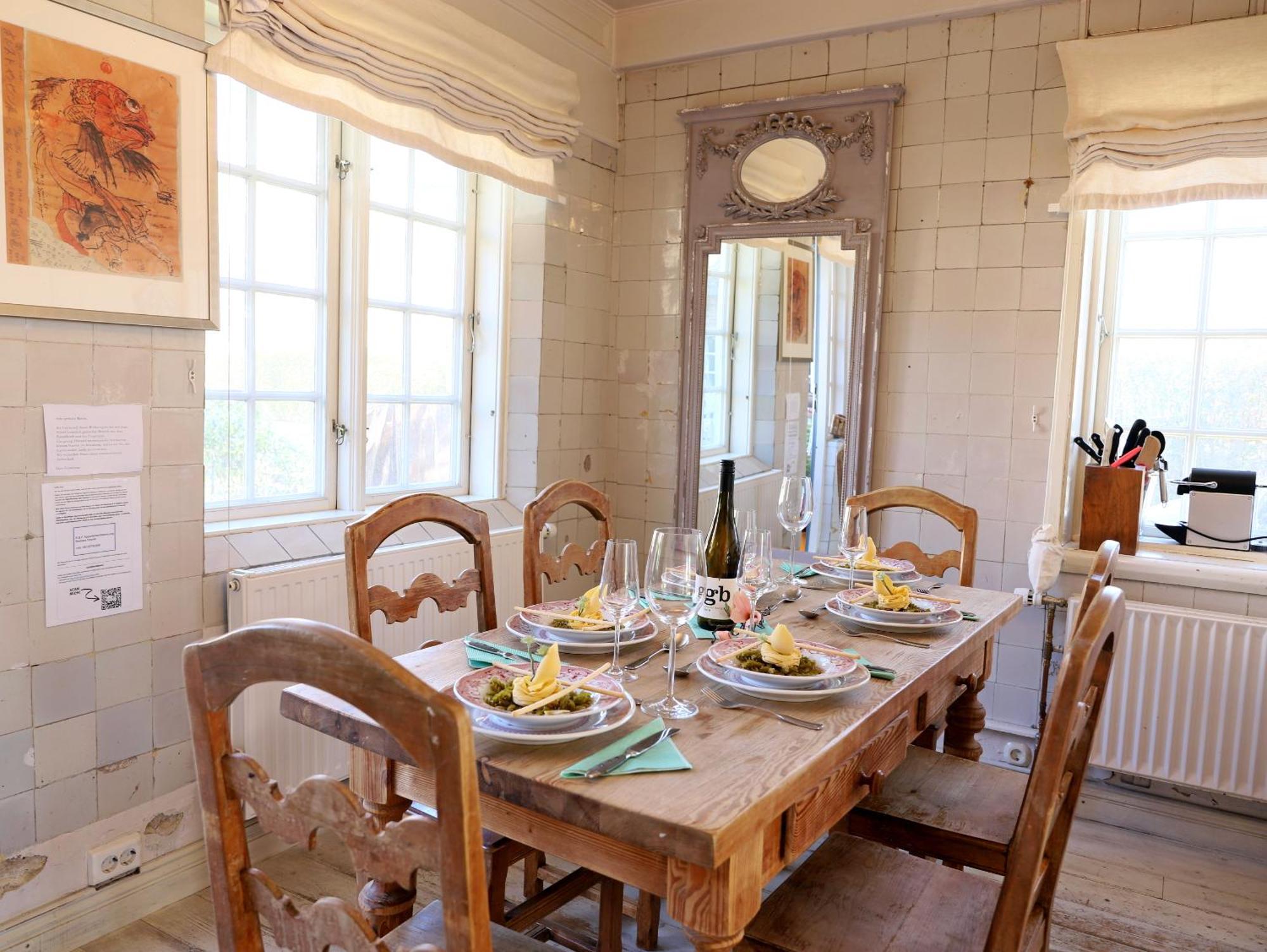 Gemuetliche Friesenhaushaelfte Unter Reet Ueber 3 Etagen Mit Ca. 90 Qm. Holiday home *