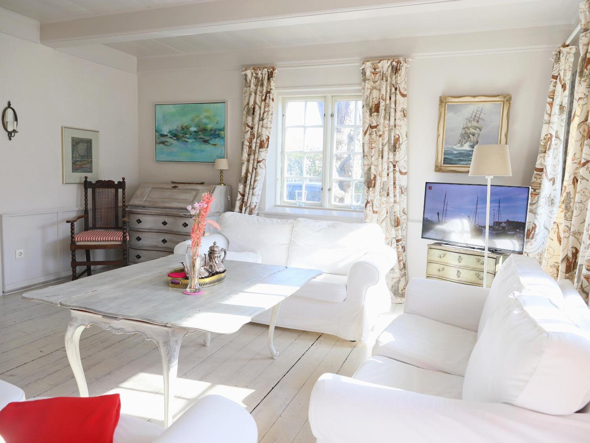 Gemuetliche Friesenhaushaelfte Unter Reet Ueber 3 Etagen Mit Ca. 90 Qm. Holiday home